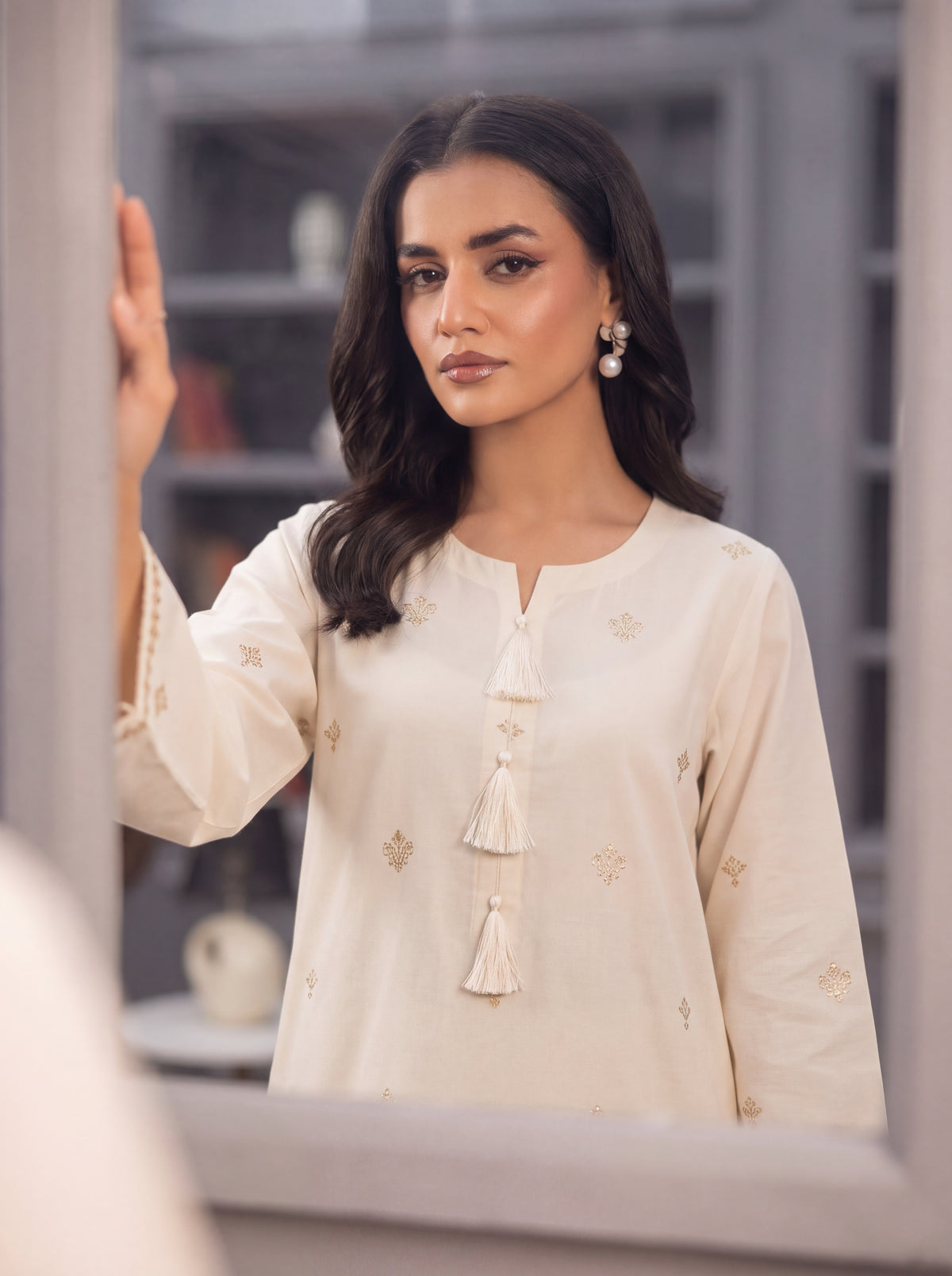 Ivory Bloom – Luxury Embroidered 2-Piece Suit